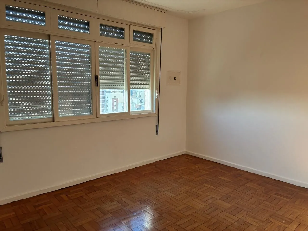 Imagem AMPLO APARTAMENTO DE 3 DORMITÓRIOS NA CIDADE BAIXA