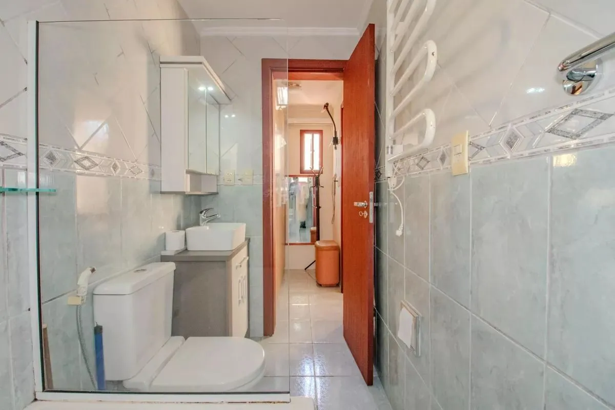 Imagem Casa à venda com 173m², 2 quartos e 3 vagas no bairro Vila Ipiranga- Porto Alegre/RS