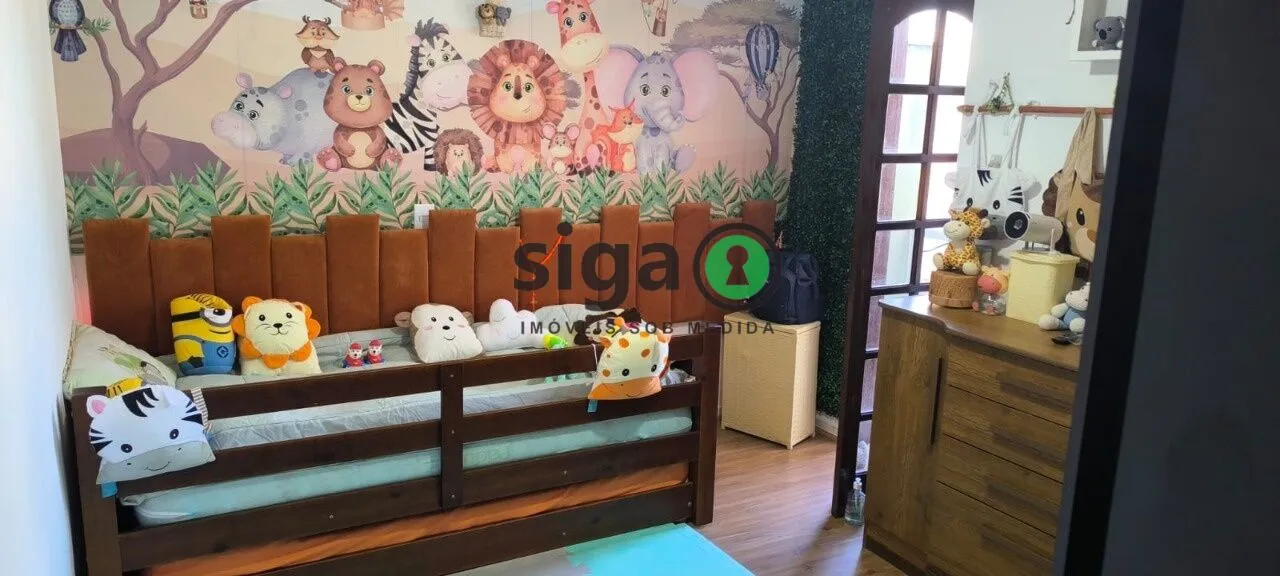 Imagem Casa Espaçosa com 3 Quartos, Suíte, Quintal e Churrasqueira em Localização Privilegiada