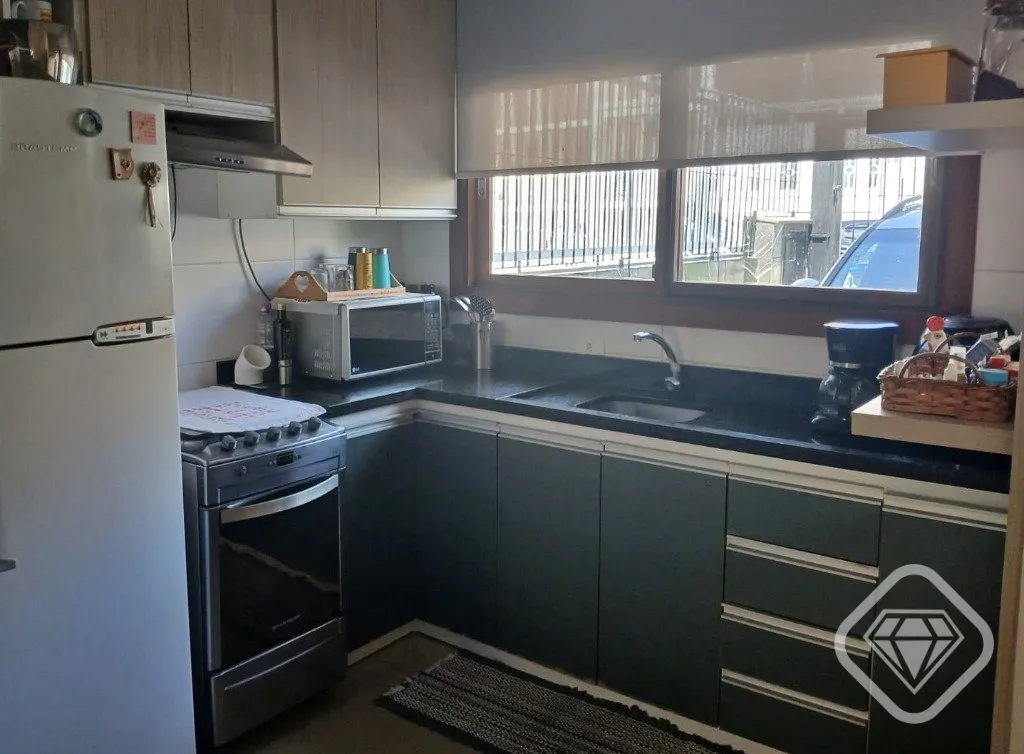 Imagem Casa com vista privilegiada em rua sem saída, tranquila e silenciosa.

Esta residência combina amp...