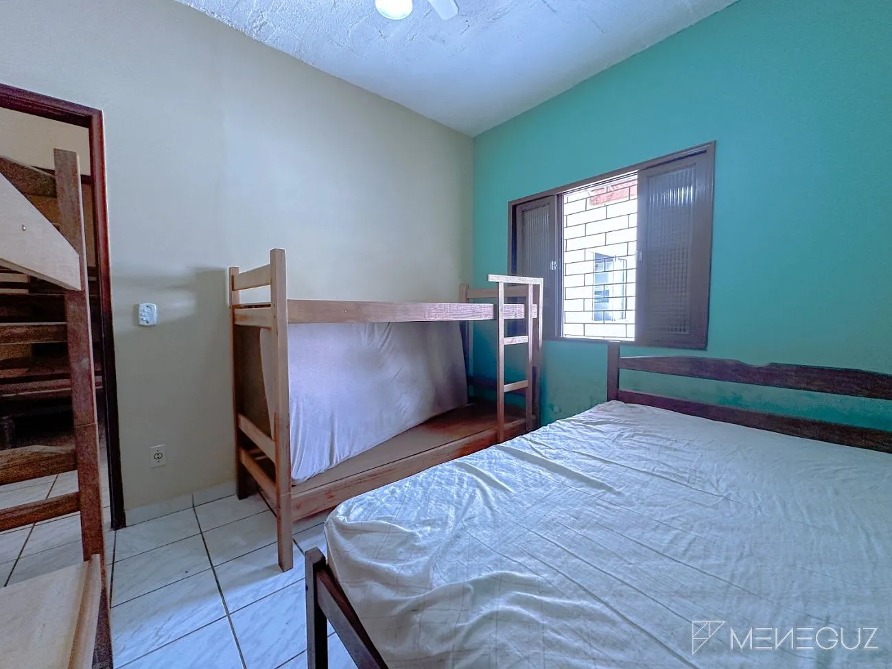 Imagem Casa na Av. Copacabana - Praia do Morro | 4 quartos (suíte) + casa 2 quartos nos fundos | 360 m² de terreno | 6 vagas