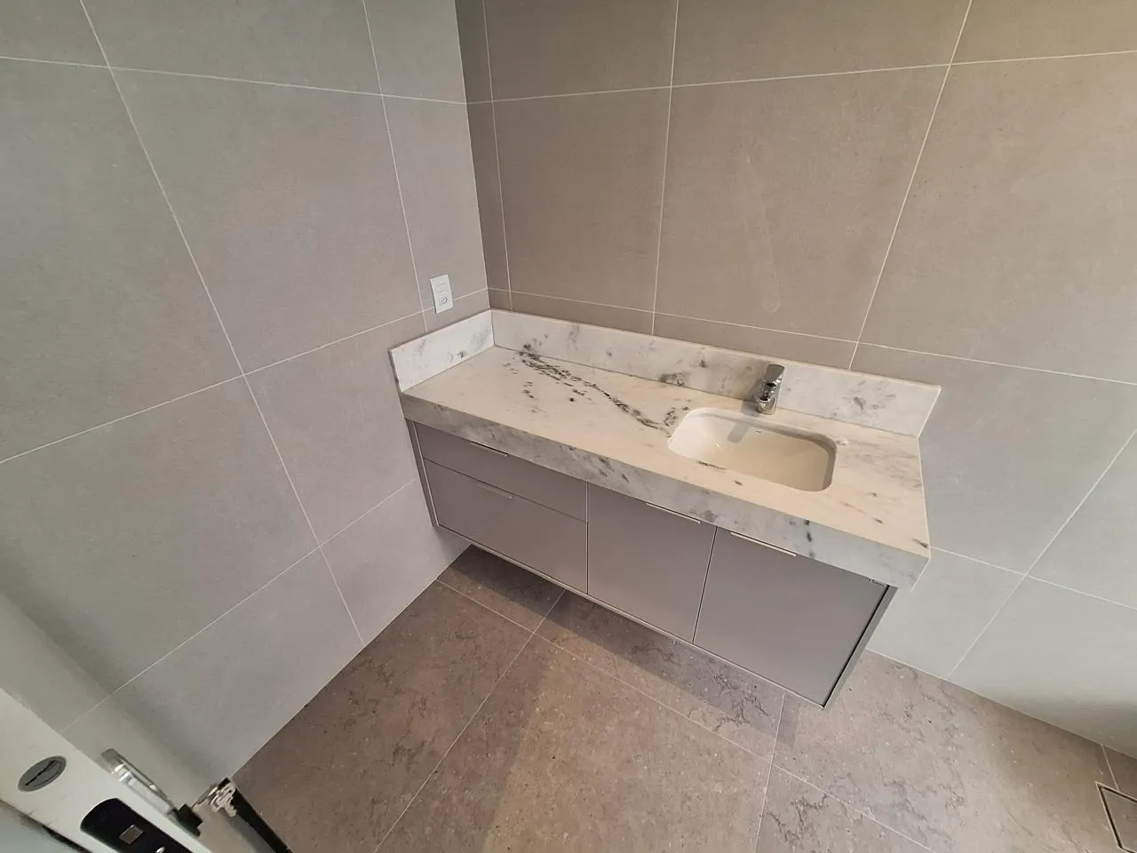 Imagem Casa de Alto Padrão com 340m² no Alphaville Nova Esplanada I Locação / Venda