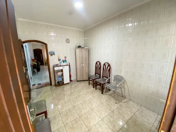 Imagem Casa com 2 dormitórios sendo 1 suíte, 2 banheiros, 4 vagas de 200,00 m² útil em Paulicéia, São Bernardo do Campo