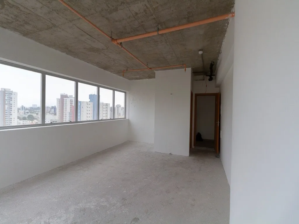 Imagem Sala à venda no Centro de Santo André-SP: 1 sala, 1 banheiro, 1 vaga de garagem, 37,00m² pronto para você!