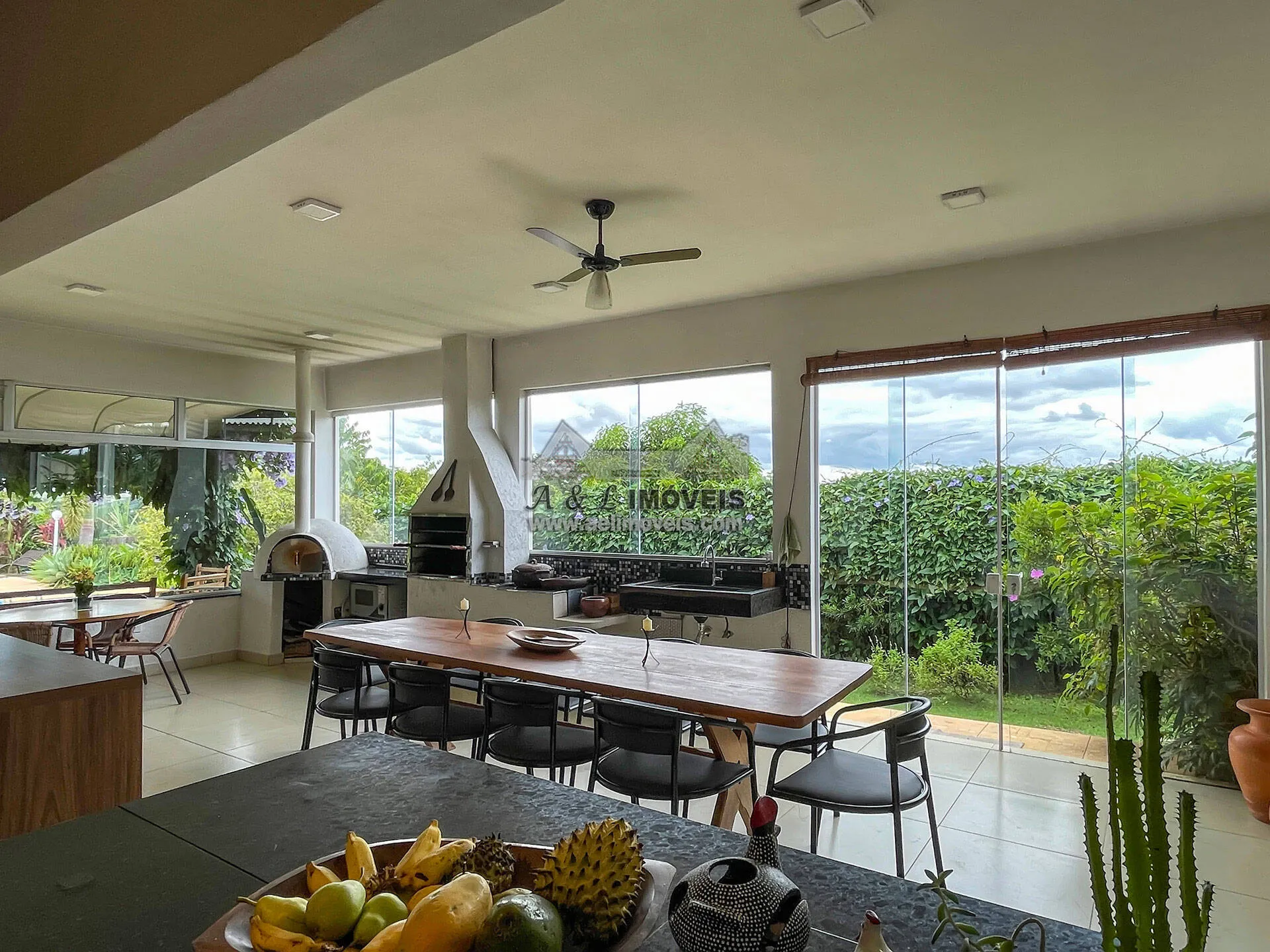 Imagem Casa em Condomínio Fechado em Taubaté - 3 Unidades, Gourmet e 2 Lareiras