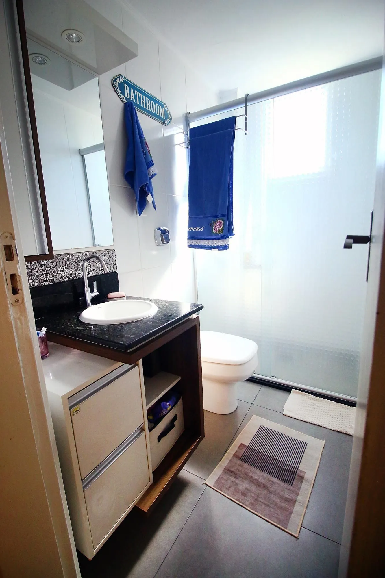 Imagem Apartamento Semi Mobiliado com Vista para Praça na Medianeira - 2 Dormitórios e Excelente Localização!
