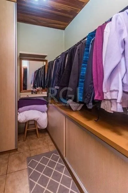 Imagem CASA DE 2 DORMITÓRIOS, PISCINA, CHURRASQUEIRA E 2 VAGAS DE GARAGEM NO BAIRRO HÍPICA