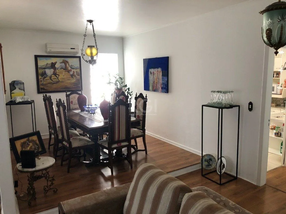Imagem Casa para Venda com 3 dormitórios, sendo 1 suites e 3 vagas no bairro Guarujá