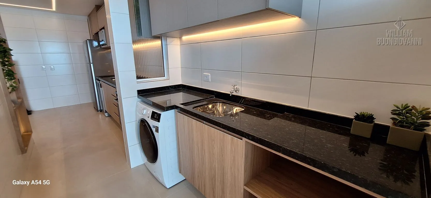 Imagem Apartamento 3 dormitórios sendo 1 suíte + lavabo frente mar em Mongaguá