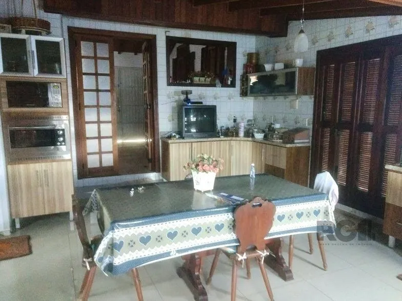 Imagem Casa para Venda - 250m², 3 dormitórios, sendo 1 suites, 4 vagas - Taruma