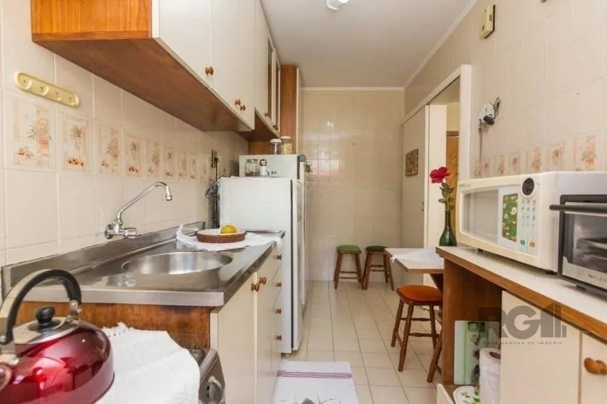 Imagem Apartamento 86m² - 3 dormitórios, 2 banheiros, 1 vaga no bairro Petrópolis