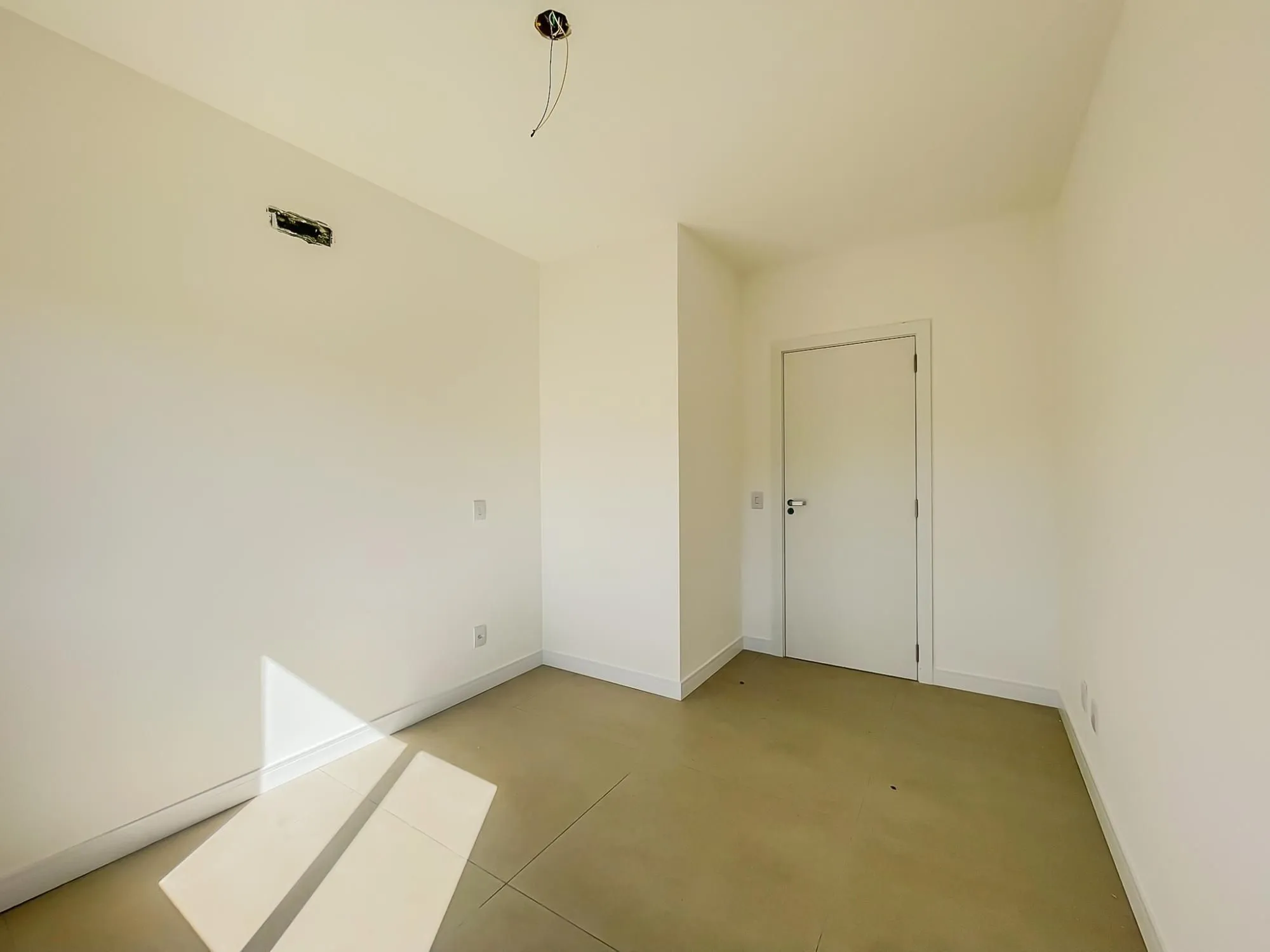Imagem Casa térrea com 100m² privativo, em condomínio fechado na Estrada Jorge Pereira Nunes
