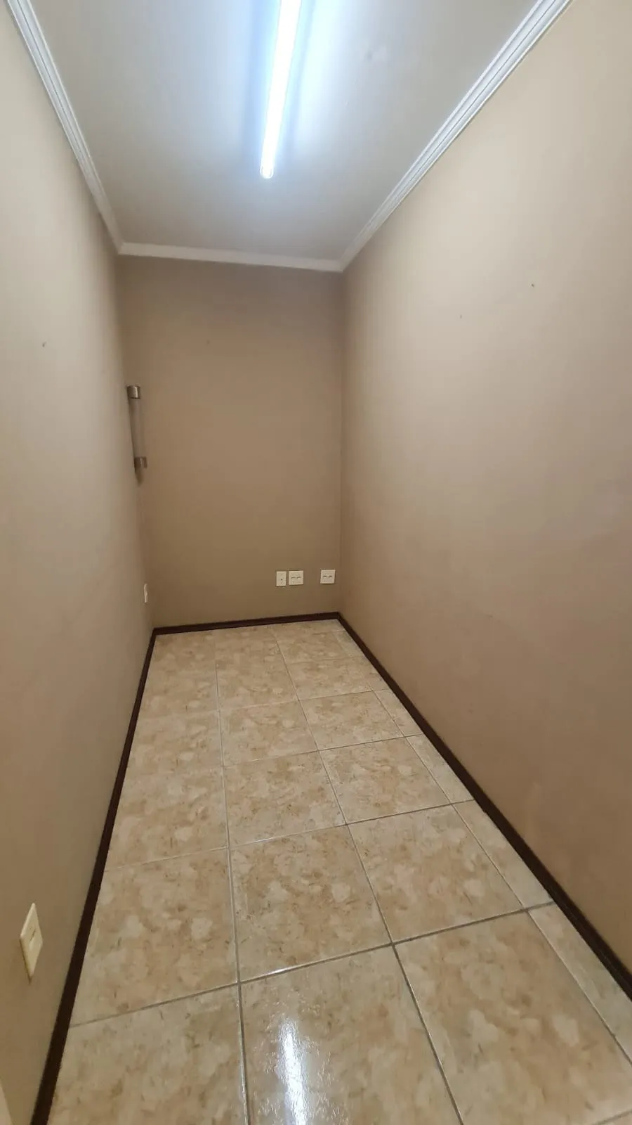Imagem Sala comercial à venda, Centro de Sorocaba, 25 m², recepção, pronta para uso, próxima à Rua São Bento e ao Boulevard Braguinha, ideal para escritório