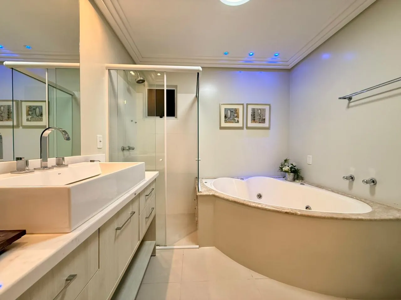 Imagem Apartamento com vista para o mar à venda com 161m2 por R$ 3.500.000,00