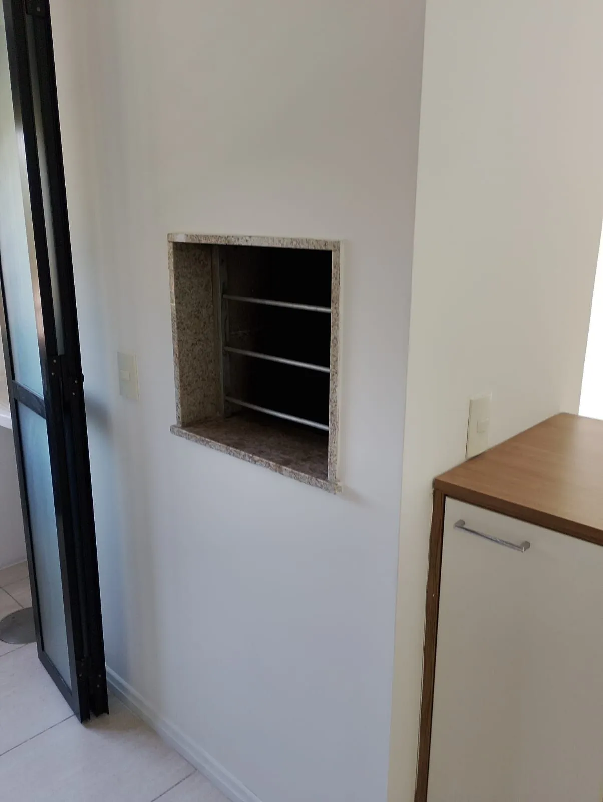 Imagem APARTAMENTO COM 01 DORMITÓRIO E GARAGEM