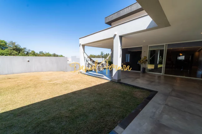 Imagem Casa Moderna com Vista para as Montanhas no Condomínio Santa Monica