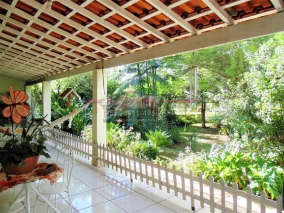 Imagem Chácara com muito verde dentro de condomínio Residencial