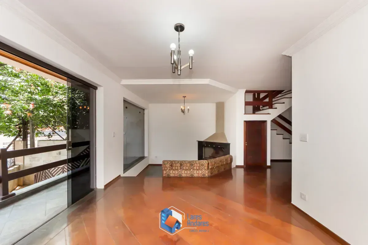 Foto do imóvel Sobrado para venda em Jardim Londrina com 4 quartos, sendo 1 suíte, 340m² em Rua Lehel Silimon