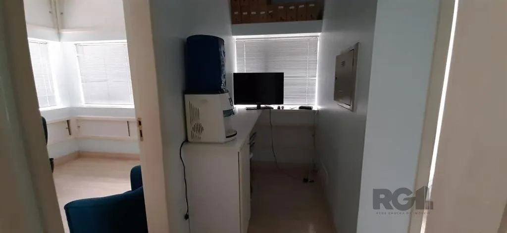 Imagem Sala comercial para Comprar com 1 vaga na Cristóvão Colombo.