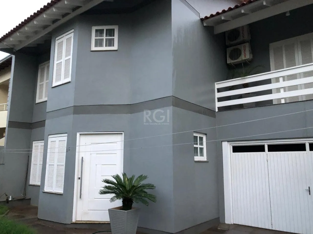 Imagem Casa 210m², 3 dormitórios, sendo 1 suites, 2 vagas - Mario Quintana, Porto Alegre/RS