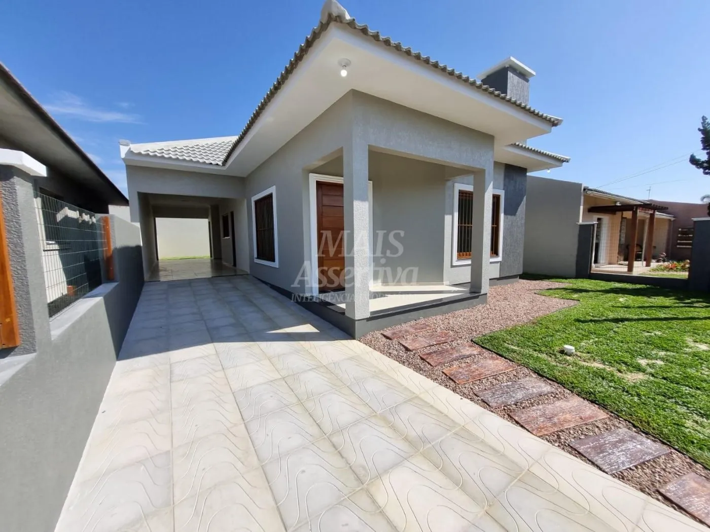 Imagem Ótima casa localizada em Tramandaí/RS - 3 dormitórios, 4 vagas de garagem
