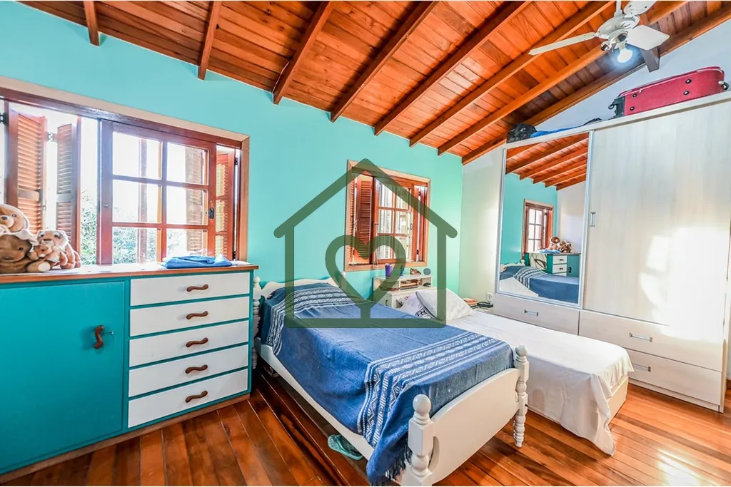 Imagem Descubra o lar dos seus sonhos nesta excepcional casa de condomínio à venda em Porto Alegre, RS. S...