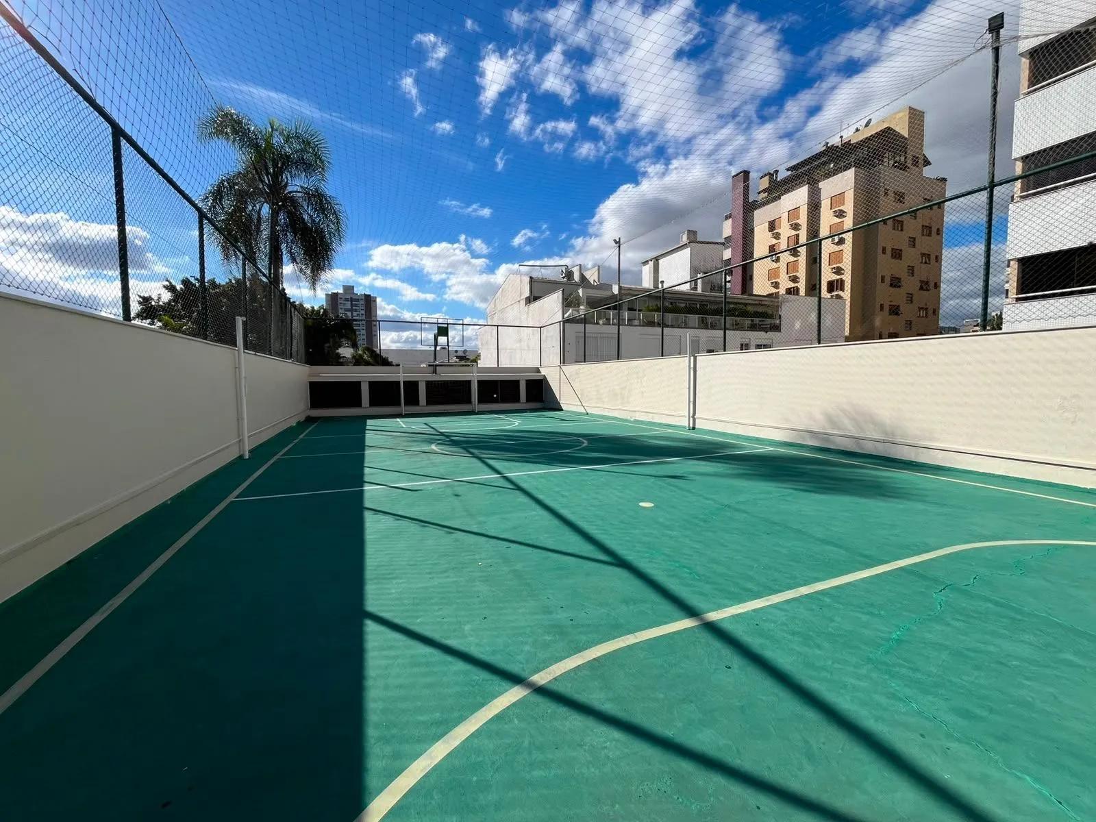Imagem Apartamanto a venda no Menino Deus com 3 quartos e sacada