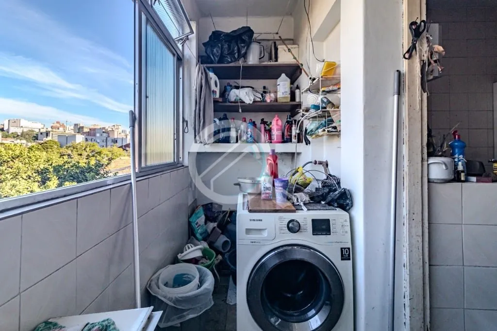 Imagem Apartamento à venda localizado na Avenida Farrapos, no bairro Floresta em Porto Alegre. Este imóve...