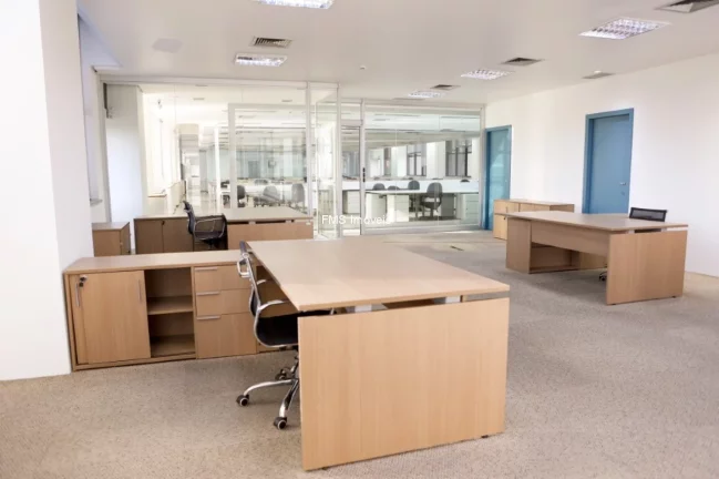 Imagem Andar comercial com 888m² na Av. das Nações Unidas.