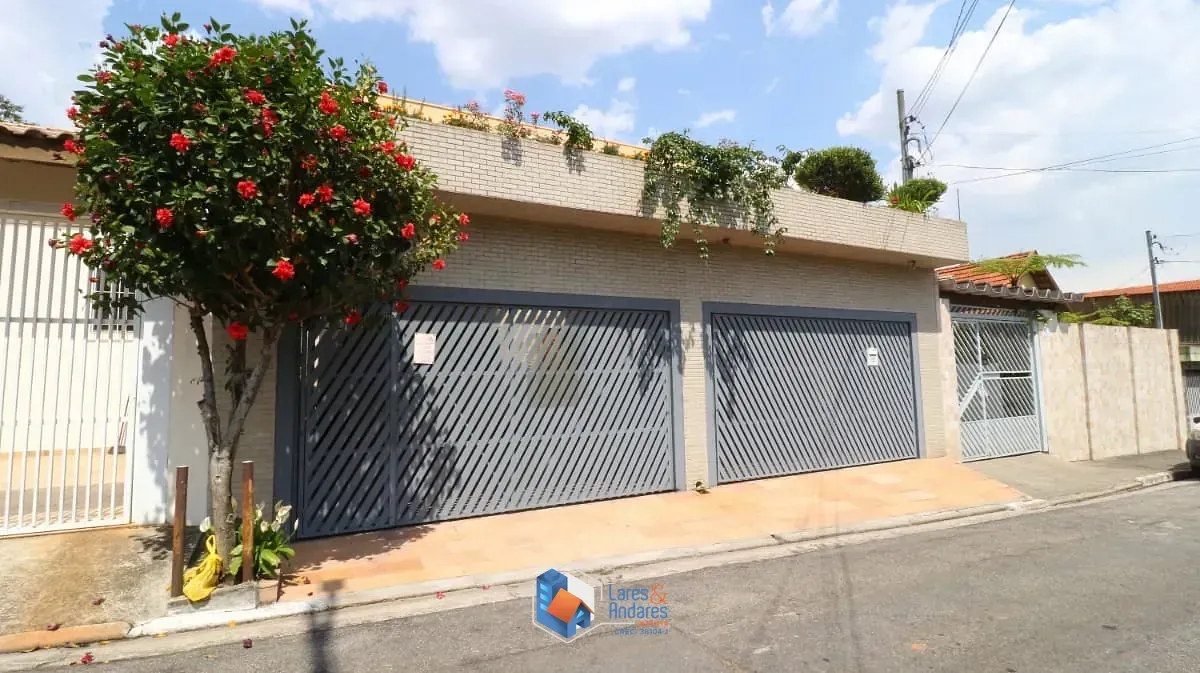 Imagem Sobrado para venda em Santo Amaro com 3 quartos, sendo 3 suítes, 283.79m²