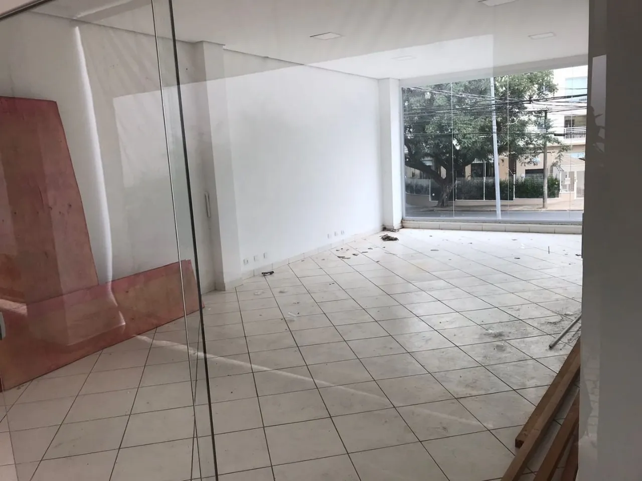 Imagem Oportunidade única: Salão Comercial de alto padrão no Jardim Europa, Sorocaba-SP - 4 salas, 9 banheiros, 8 vagas de garagem, 785,81 m².