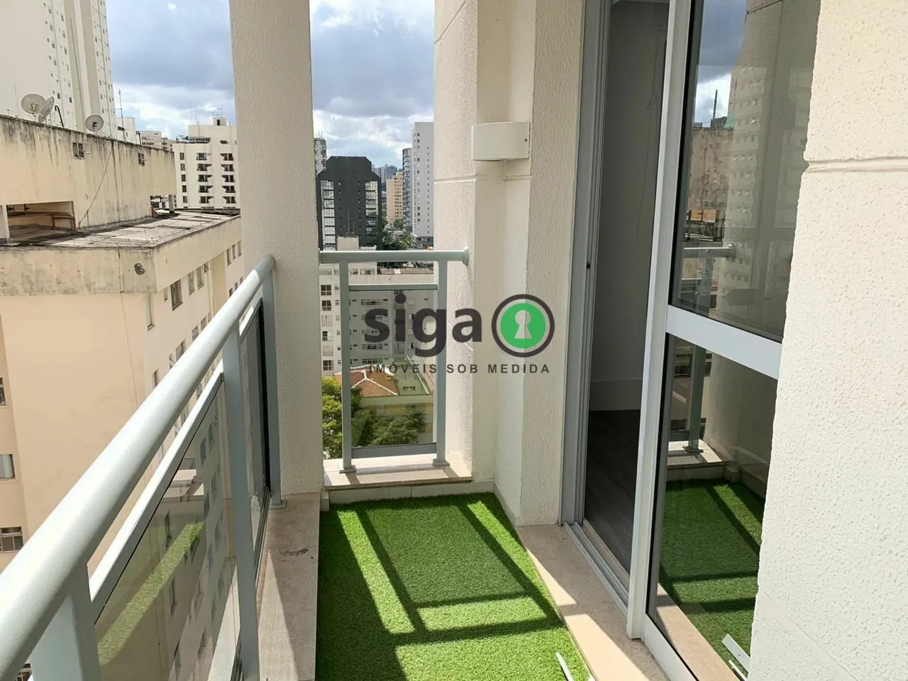 Imagem Conjunto Comercial Mobiliado no Vertex Moema com Vaga e Varanda.