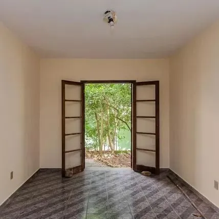 Imagem Casa à Venda na Rua da Gruta - 241,99m² - Próxima ao Hospital Divina Providência