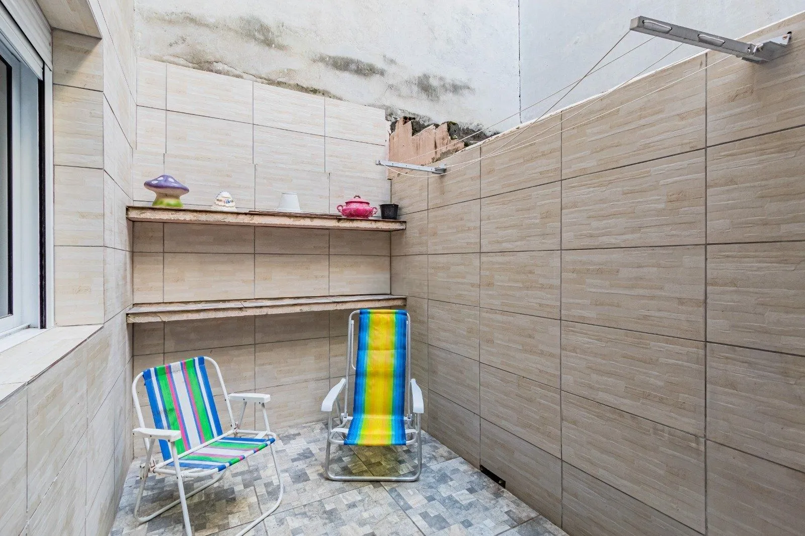Imagem Térreo com pátio Semimobiliado, 2 Dormitórios, Próximo ao Praia de Belas