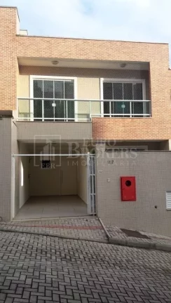 Imagem Sobrado 3 dormitórios sendo 1 suíte e 2 vagas de garagem