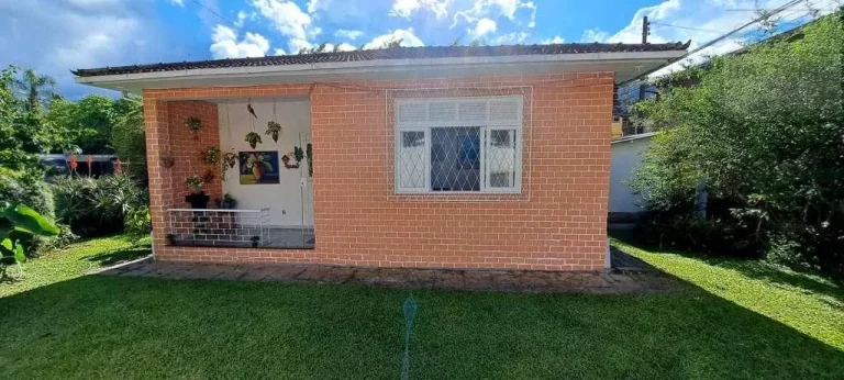 Foto do imóvel Casa para Venda em Teresópolis, Nossa Senhora de Fátima, 3 dormitórios, 2 banheiros, 4 vagas em Rua São Francisco