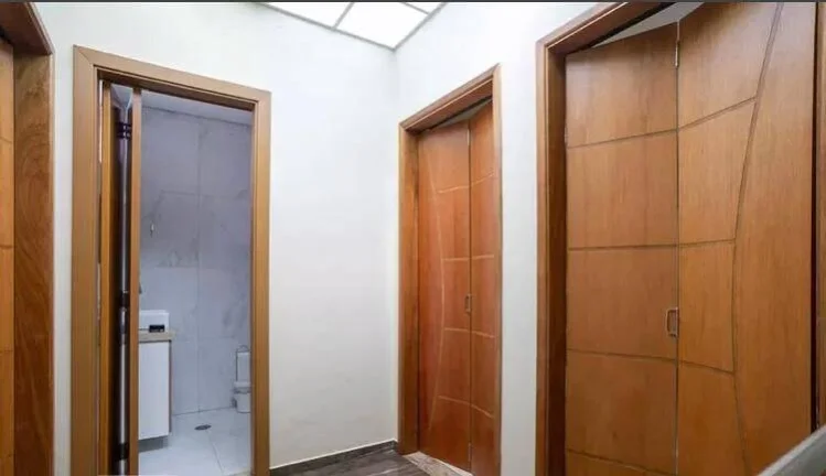 Imagem Sobrado maravilhoso com 200 m² 3 Dormitórios Sendo 1 Suíte 5 Vagas