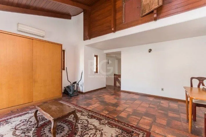 Imagem Casa para Venda - 247m², 4 dormitórios, sendo 1 suites, 5 vagas - Glória