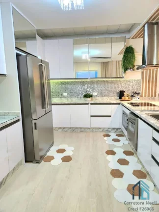 Imagem Casa a venda, 03 quartos c/suíte, 08 vagas, edícula, piscina em São José dos Pinhais PR