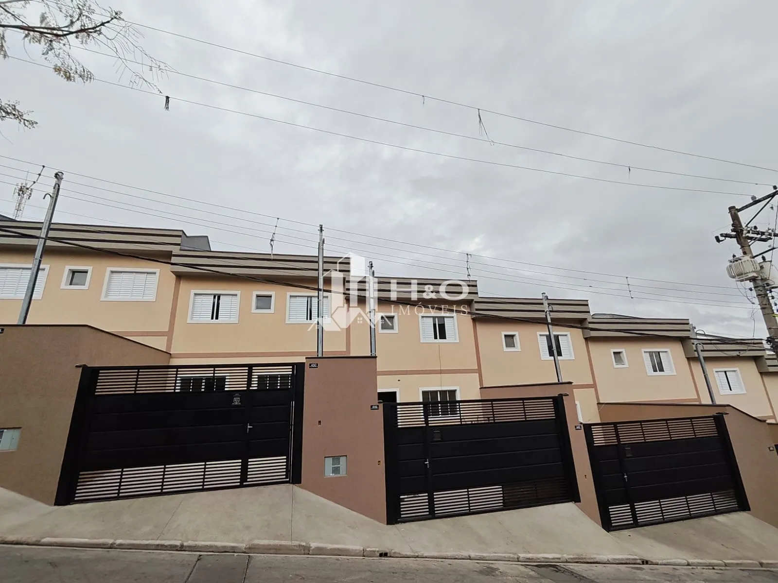 Imagem Sobrado Frontal à Venda na Vila Áurea - Guaianazes