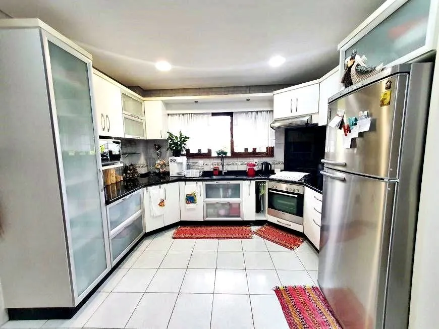 Imagem Casa à venda com 343m² I 5 Dormitórios I 2 suítes I Piscina - em Carianos Florianópolis