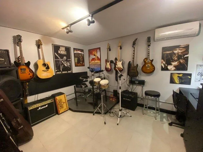 Imagem Casa em Condomínio para Comprar no bairro Pedra Redonda com 4 suítes