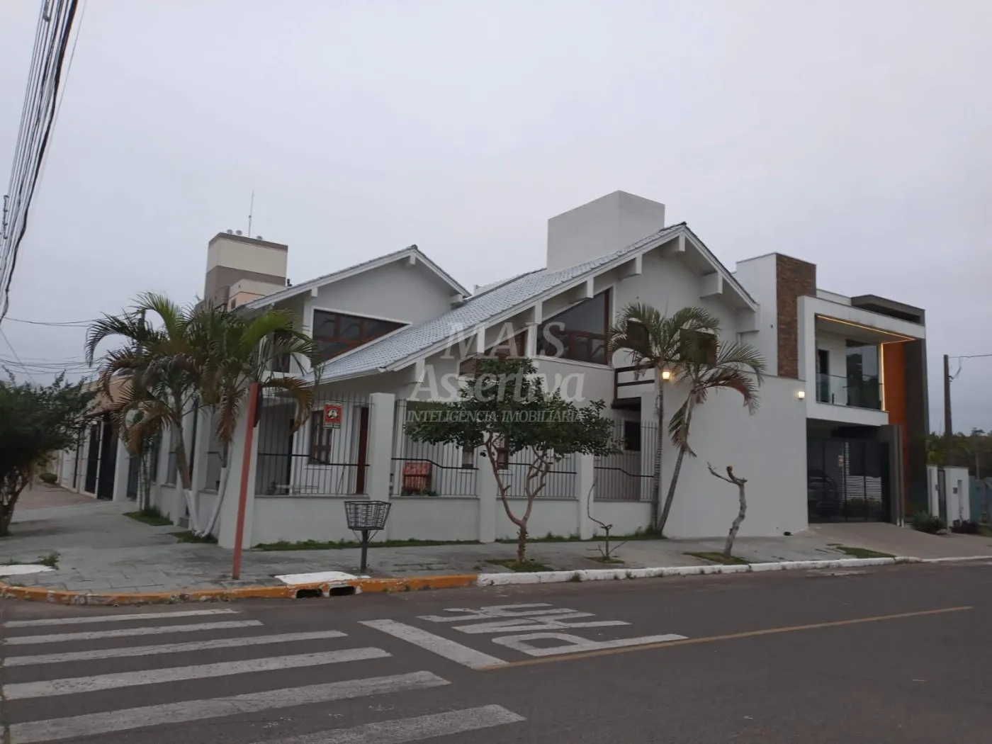 Foto do imóvel Ótimo sobrado a venda no Centro de Canoas/RS - 3 dormitórios, 1 suíte