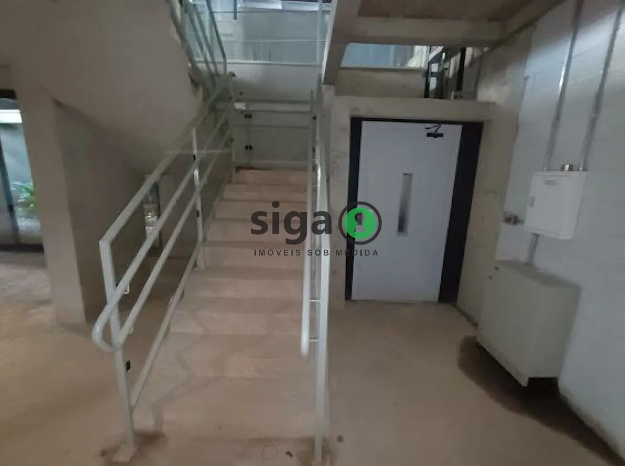 Imagem Loja para locação com 389m², 2 banheiros, fachada Ativa, em Pinheiros, no contrapiso