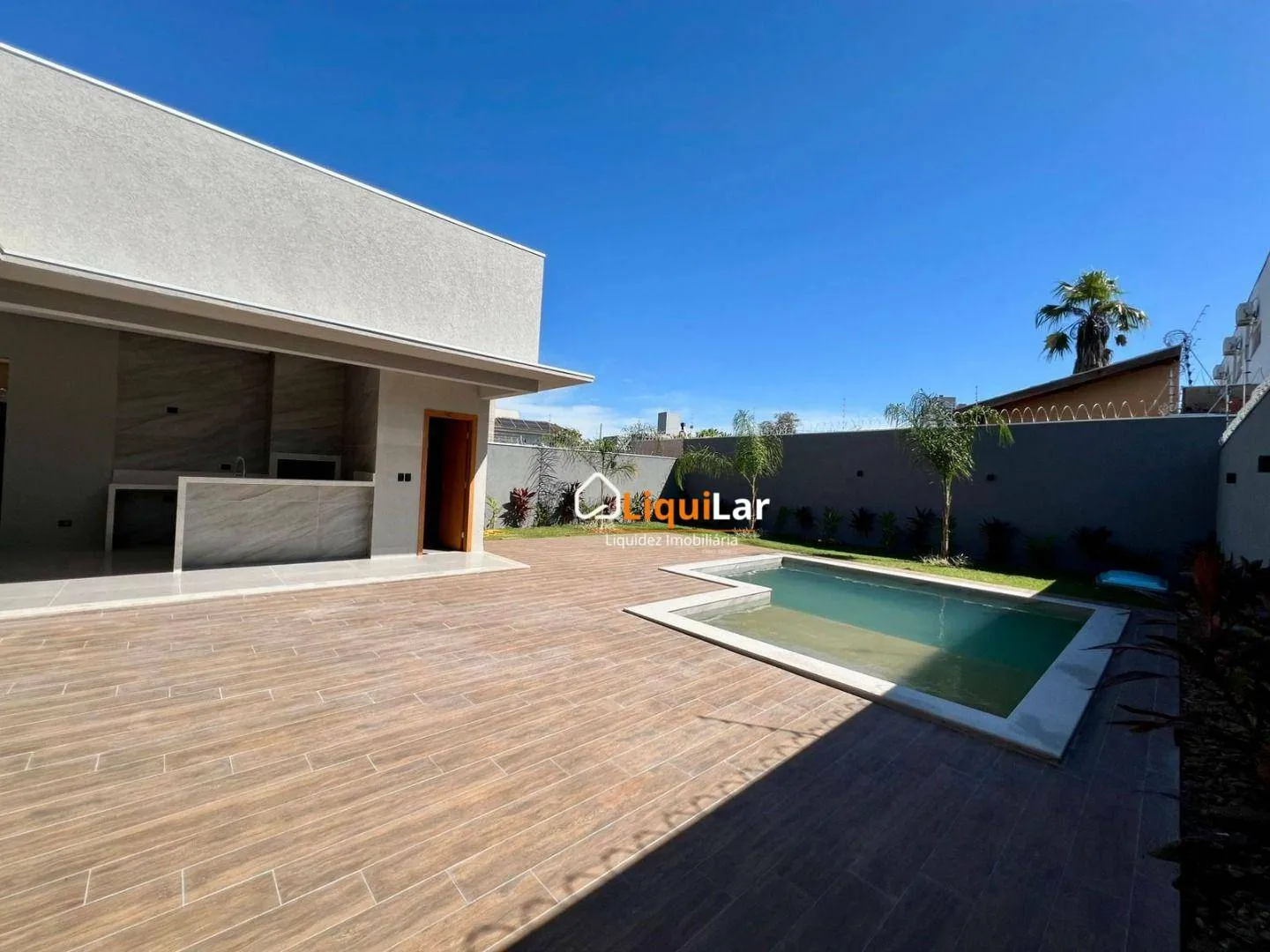 Imagem Casa de Alto Padrão no Carandá Bosque com 3 Suítes, Piscina Aquecida e Amplo Quintal