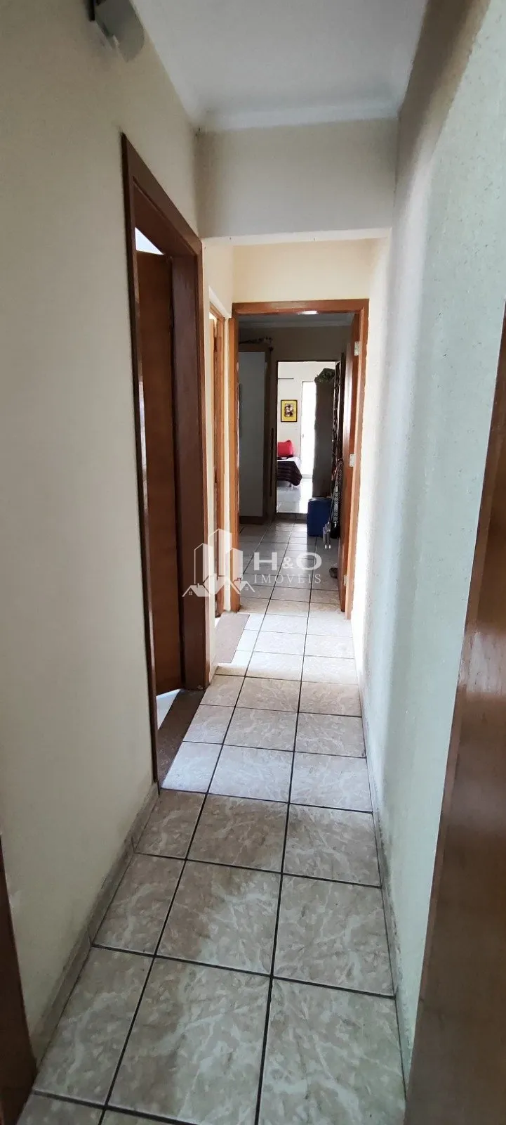 Imagem Sobrado à Venda com 4 Dormitórios no Parque Maria Luiza - Amplo Quintal e Ótima Localização
