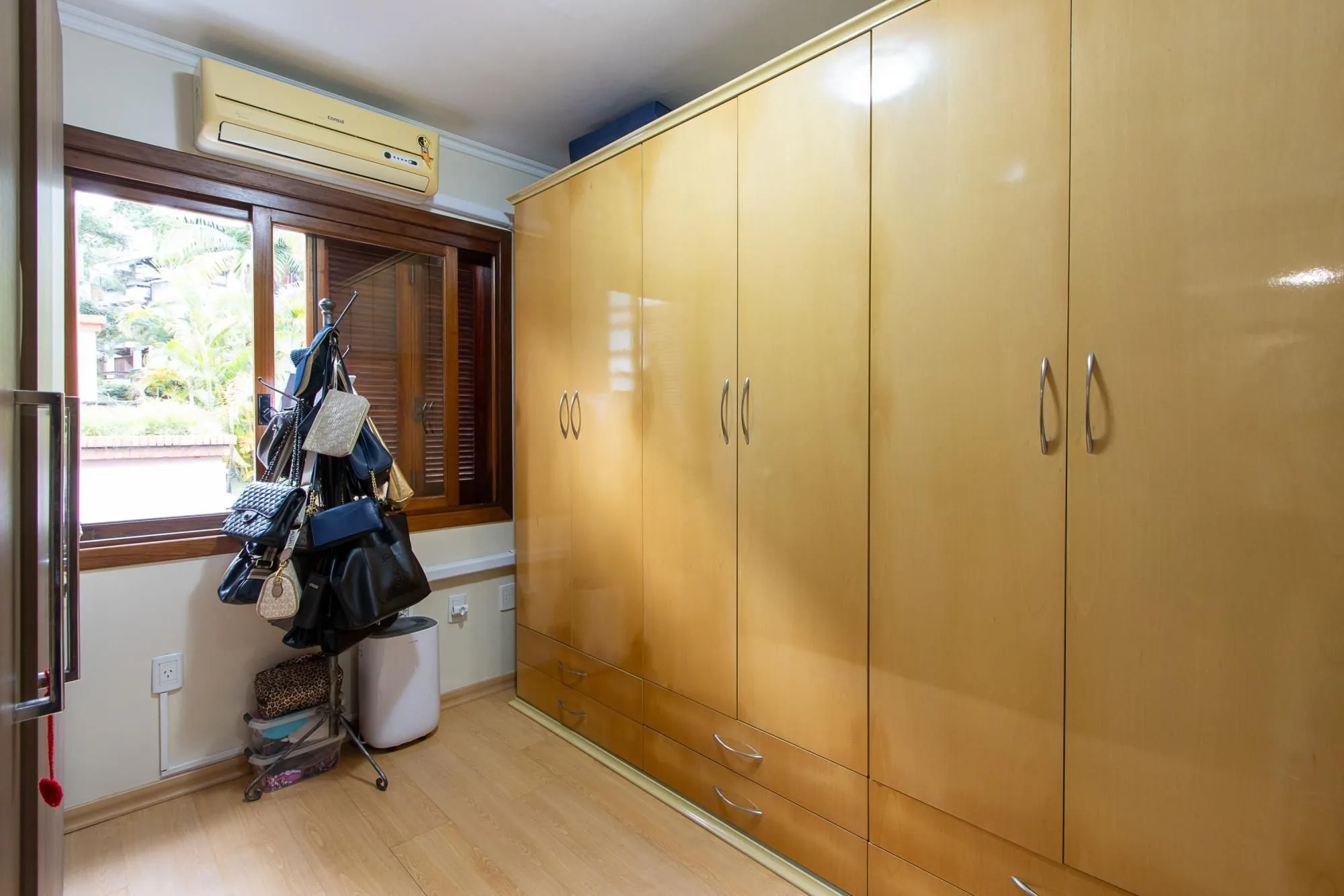 Imagem Apartamento de 3 dormitórios, 1 suíte e 3 vagas no bairro Ipanema.