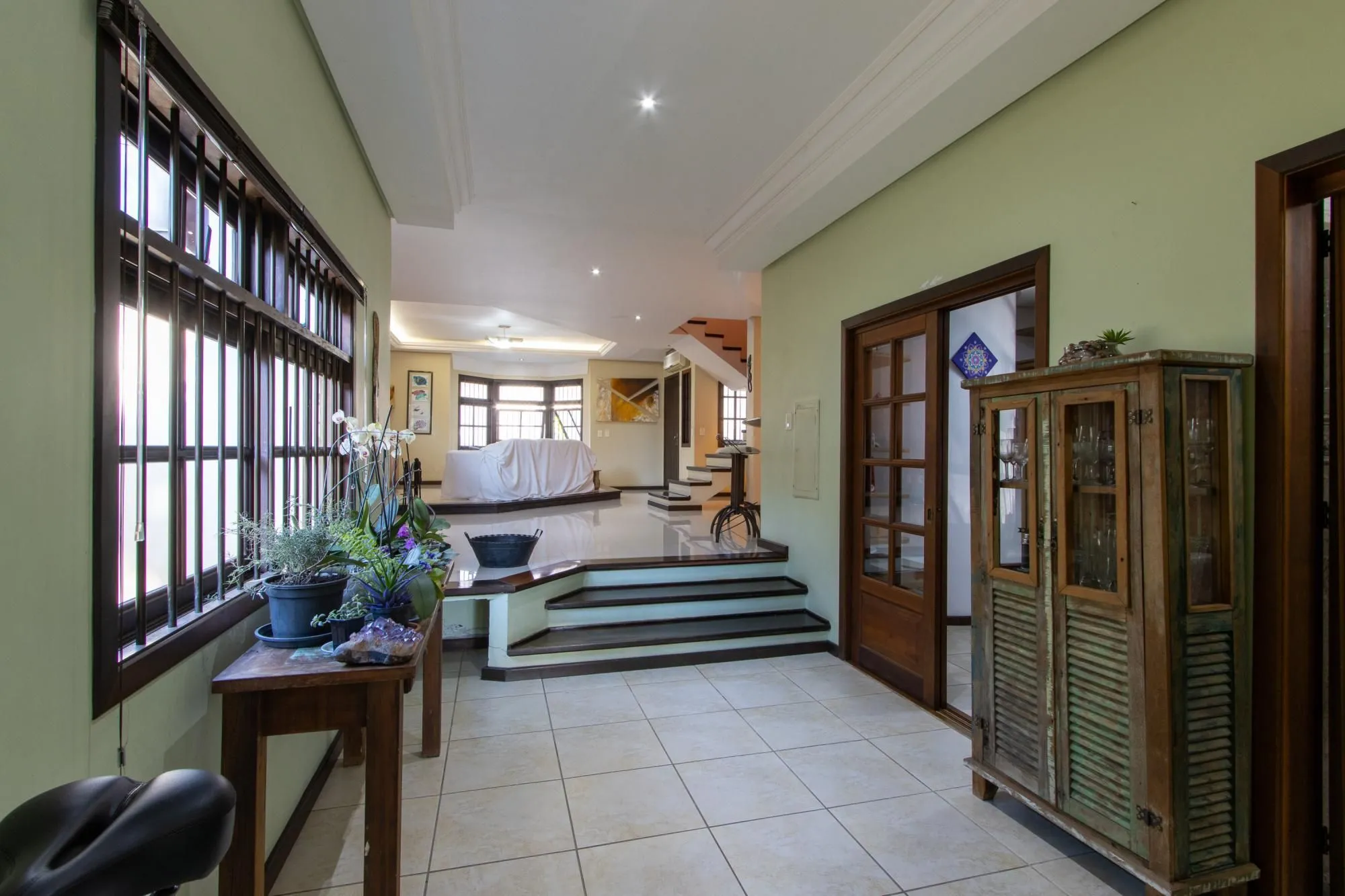 Imagem Casa com 3 quartos e 357m² à venda em Tristeza, Porto Alegre.