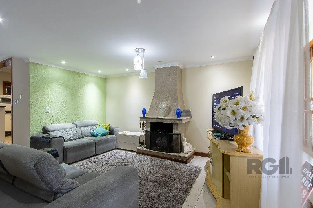 Imagem Casa para Venda - 300m², 5 dormitórios, sendo 1 suites, 4 vagas - Portal do Guarujá