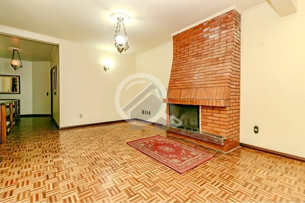 Imagem Casa com 243m2, desocupada, no bairro Menino Deus, 3 dormitórios (3 suítes), sacada, living, cozin...